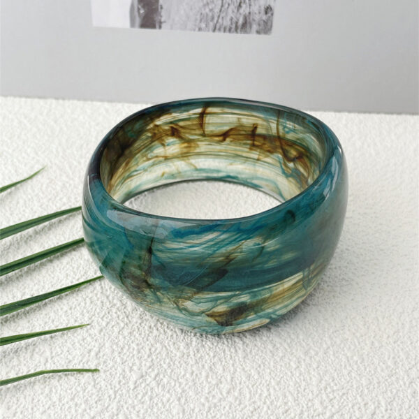 Resin Oval Wide Geometric Blooming Bracelet - Image 3